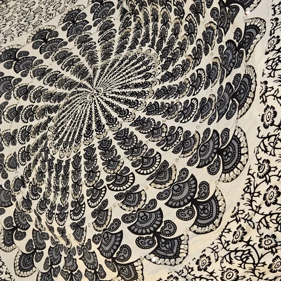 Elegant Black and White Sarong Swimwear - Picture 5 of 7